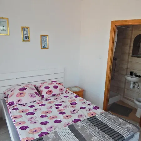 ホームステイ Orkan グジボボ